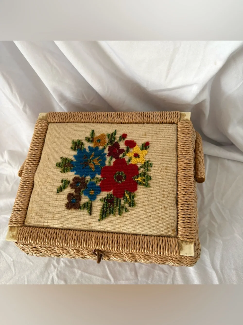 Vintage 70s wicker embroidered floral sewing basket container box home decor